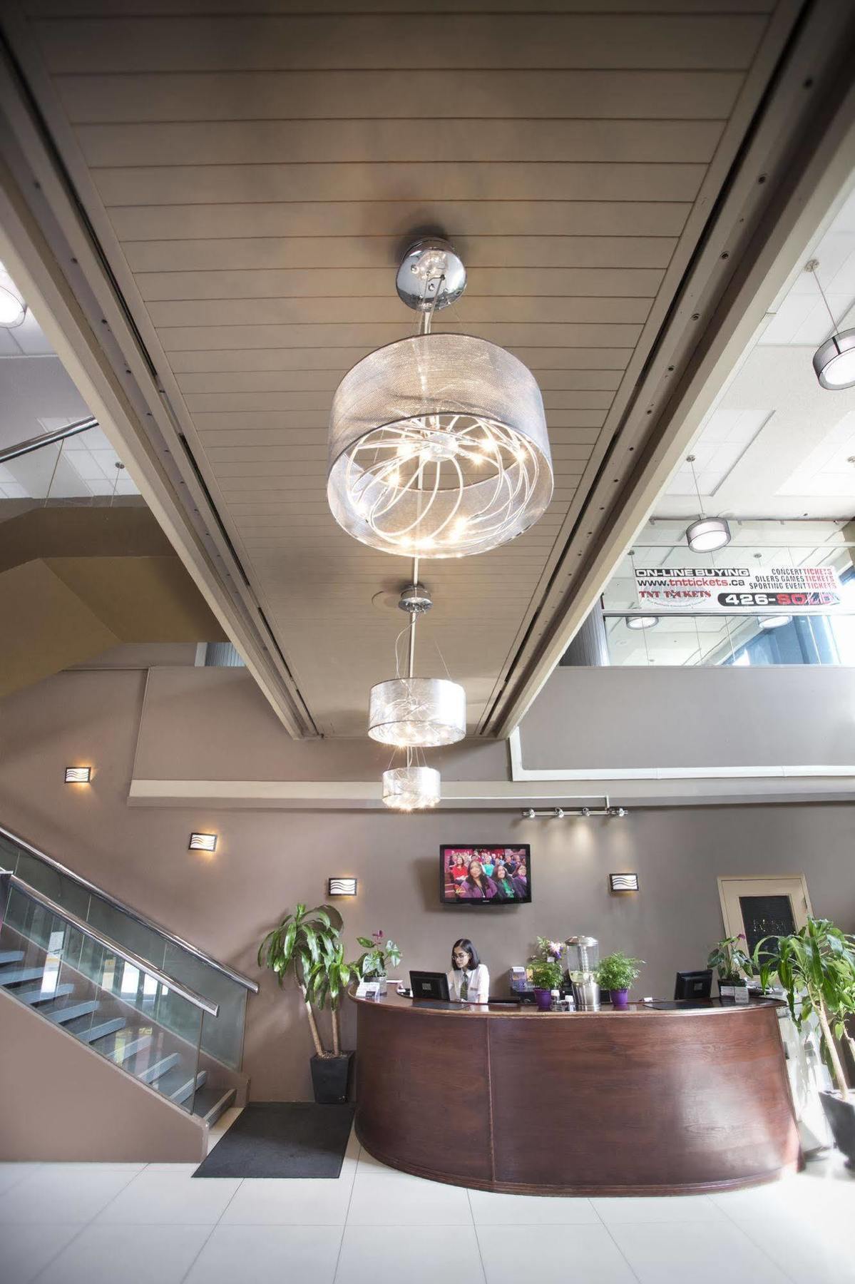 Coliseum Inn Edmonton Exterior foto